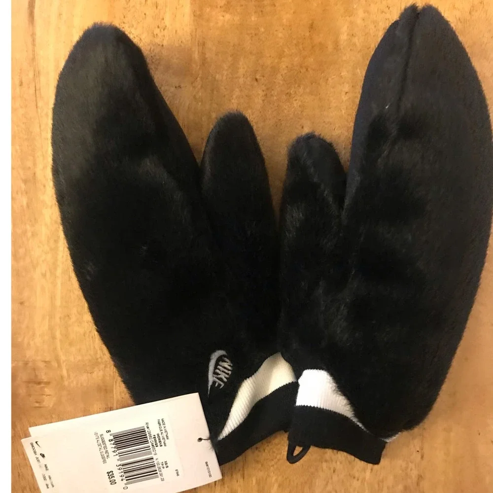 Nike Womens Black White Faux Fur Mittens XS/S